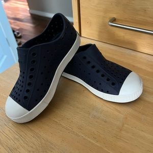 Native Shoes. Jefferson. Size C9. Navy blue